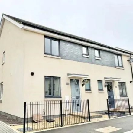 Rent this 3 bed duplex on Patchway Town Council in Wood Street, Patchway