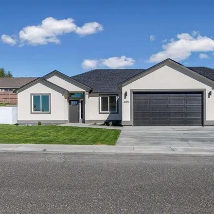 Buy this 4 bed house on 6111 Woodbine Drive in Pasco, WA 99301