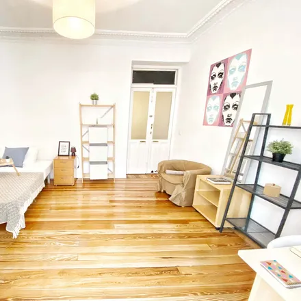 Rent this 6 bed room on Bodega La Ardosa in Calle de Santa Engracia, 30