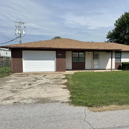 Image 3 - 164 South Barker Avenue, Bolivar, MO 65613, USA - House for sale