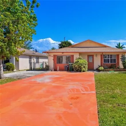 Buy this 3 bed house on 822 98th Avenue North in Collier County, FL 34108