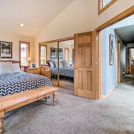 Rent this 5 bed house on Truckee