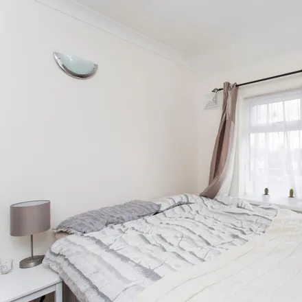 Image 1 - The Green, London, W3 7PQ, United Kingdom - Room for rent