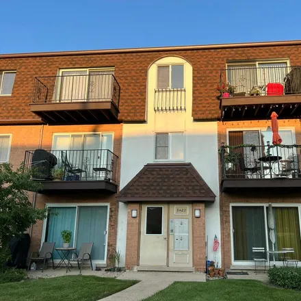 Rent this 2 bed condo on Bay Colony Drive in Des Plaines, IL 60016