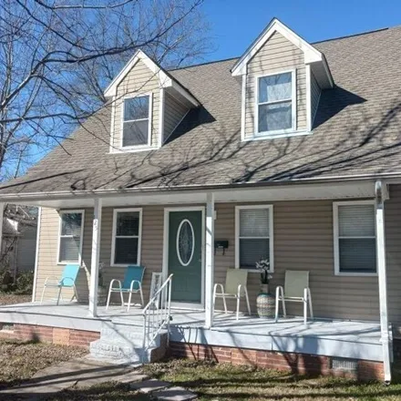 Rent this 4 bed house on 125 Center Avenue in Newport News, VA 23601