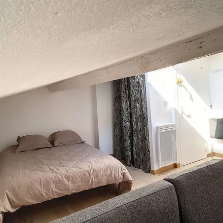 Rent this 1 bed apartment on 7 Rue Leconte de L'Isle in 34500 Béziers, France