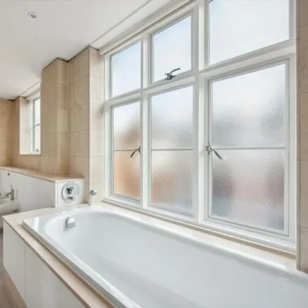 Image 9 - Chesterfield House, Chesterfield Gardens, London, W1J 7TL, United Kingdom - Room for rent