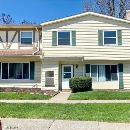 Buy this 3 bed condo on 2082 Higby Drive in Stow, OH 44224