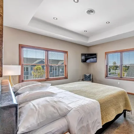 Rent this 3 bed condo on Sheboygan in WI, 53081