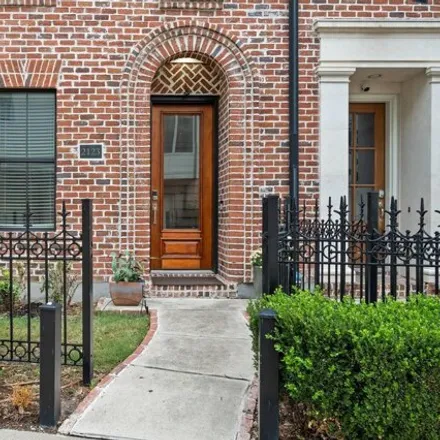 Image 2 - 2121 Young Street, Dallas, TX 75201, USA - House for sale