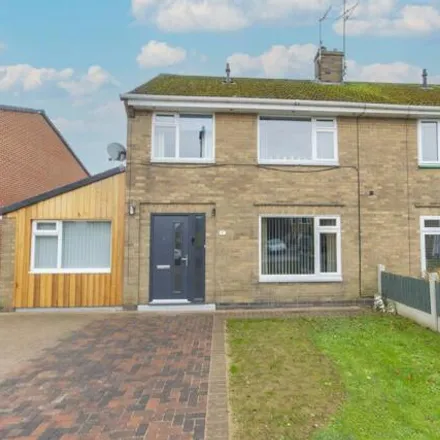 Buy this 4 bed duplex on Welwyn Close in Chesterfield, S40 1HH