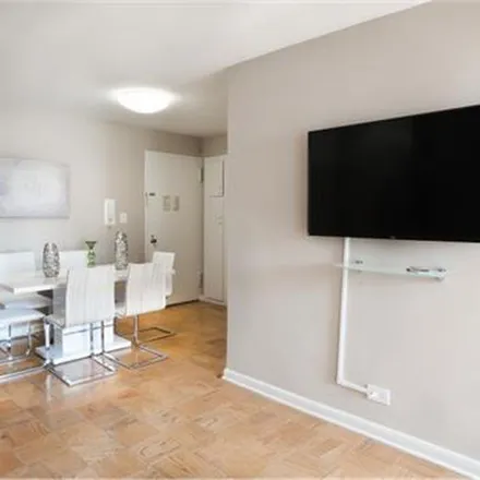 Rent this 3 bed apartment on 242 East 87th Street in New York, NY 10028