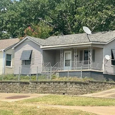Rent this 2 bed house on Valero in 925 Fair Park Boulevard, Little Rock