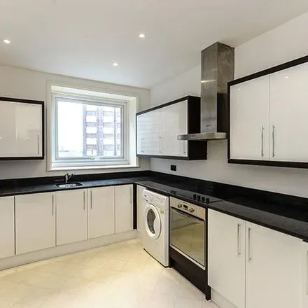 Rent this 2 bed apartment on 76 Park Road in London, NW4 3PH