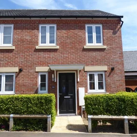 Rent this 2 bed house on King George Avenue in Bedford, MK40 4TD