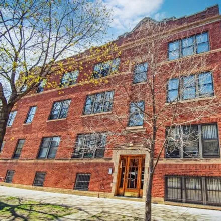 Rent this 3 bed apartment on 3704-3706 North Wayne Avenue in Chicago, IL 60613