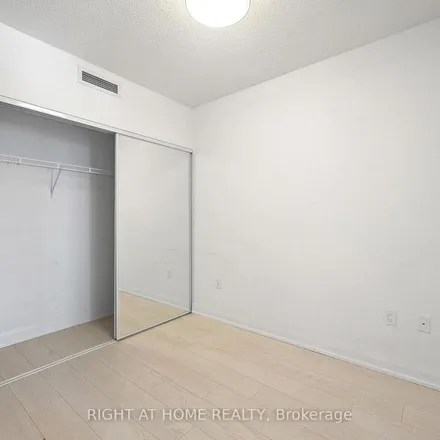 Image 5 - 21 Formula Court, Toronto, ON M9B 3Z8, Canada - Apartment for rent