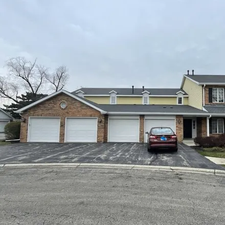 Buy this 3 bed house on 799 Cottonwood Court in Willowbrook, DuPage County