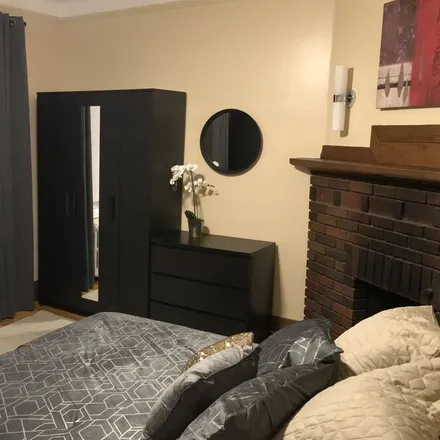 Rent this 2 bed apartment on Montreal in QC H3X 2P4, Canada