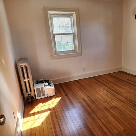 Image 6 - 5 Rochelle Street, New York, NY 10464, USA - House for rent