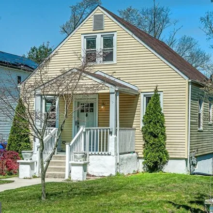 Buy this 4 bed house on 1071 Chestnut Avenue in Woodbury Heights, Gloucester County