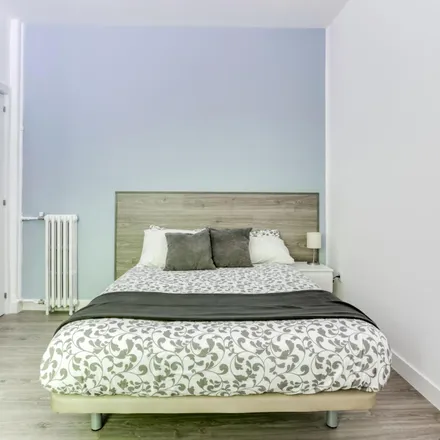 Rent this 5 bed room on Madrid in Calle de Núñez de Balboa, 121