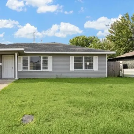 Rent this 3 bed house on 2101 Norman St in Pasadena, Texas