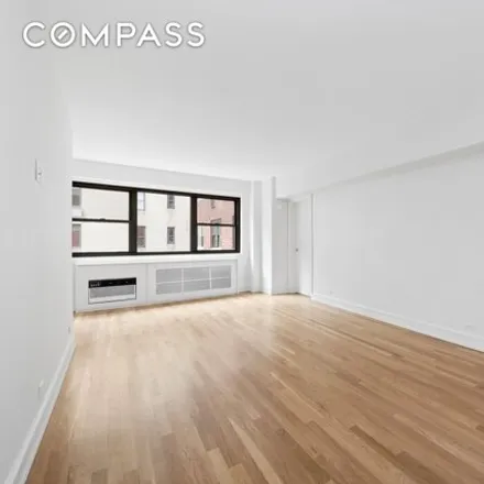Image 2 - 1334 3rd Avenue, New York, NY 10021, USA - Apartment for sale