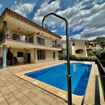 Rent this 5 bed house on Carrer d'Andròmeda in 12560 Benicàssim / Benicasim, Spain