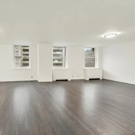 Rent this 4 bed townhouse on 70 East 79th Street in New York, NY 10075
