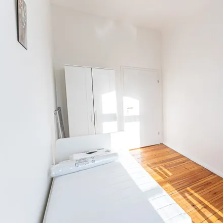 Rent this 3 bed room on Kaiser-Friedrich-Straße 61 in 10627 Berlin, Germany