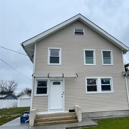 Rent this 3 bed house on 42 West Forest Avenue in Village of Freeport, NY 11520