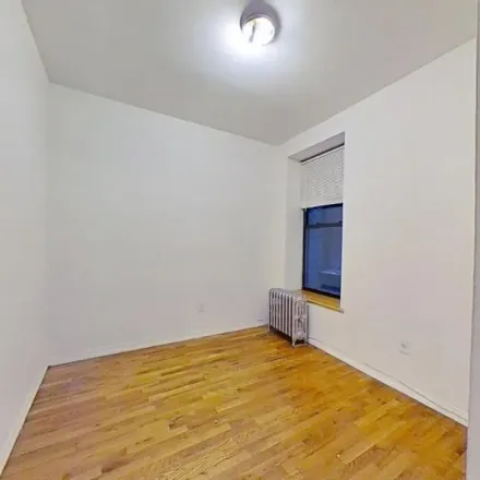 Image 3 - 301 East 6th Street, New York, NY 10003, USA - Apartment for rent