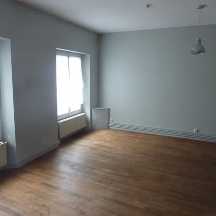 Rent this 3 bed apartment on 25 Rue Gallieni in 72200 La Flèche, France