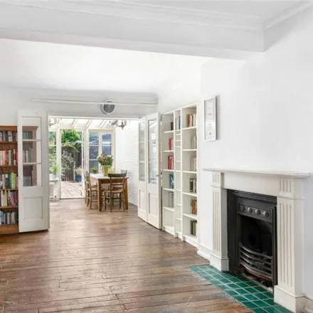 Image 1 - 18 Poyntz Road, London, SW11 5BH, United Kingdom - Townhouse for sale