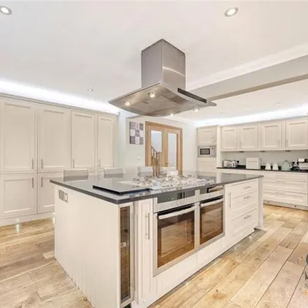 Image 3 - Abbots Close, Brentwood, CM15 8LT, United Kingdom - House for sale