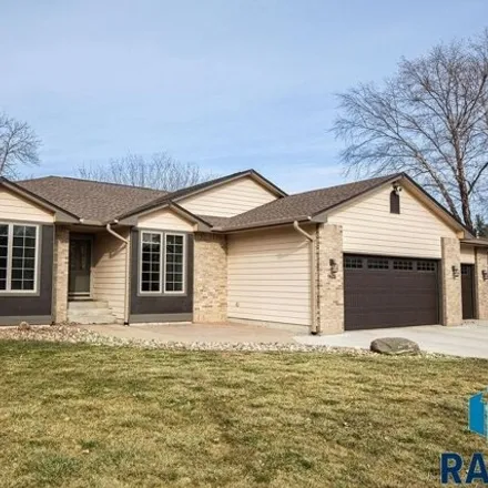 Buy this 4 bed house on 1871 South Oxford Avenue in Sioux Falls, SD 57106