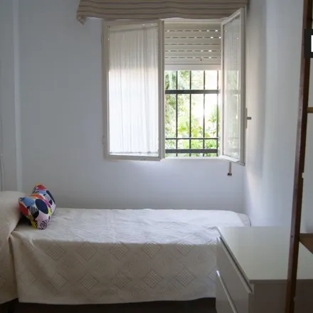 Rent this 3 bed room on Farmacia La Carrasca in Calle Abogado Rafael Medina, 2