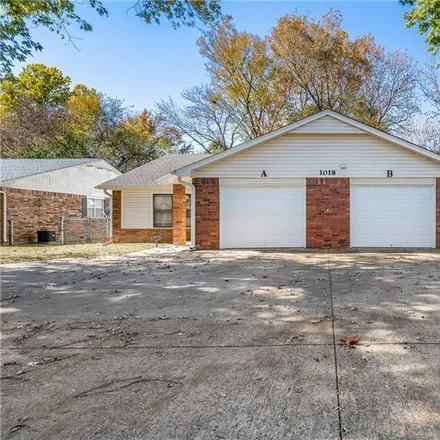 Buy this studio duplex on 1018 Whipporwill Lane in Siloam Springs, AR 72761