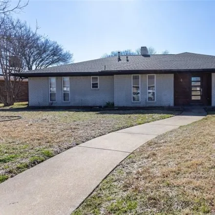 Buy this 3 bed house on 2096 Mistletoe Drive in Richardson, TX 75081