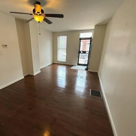 Image 5 - 418 N Castle St, Baltimore, Maryland, 21231 - House for sale