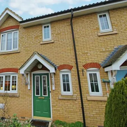 Rent this 3 bed townhouse on Sage Close in Biggleswade, SG18 8WH