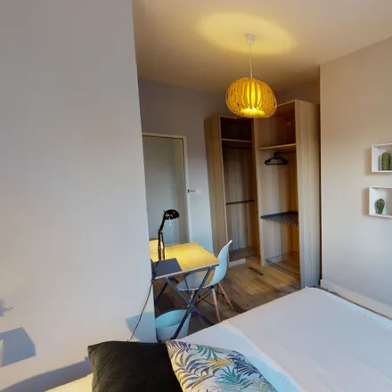 Rent this 6 bed room on 50 rue Lafontaine