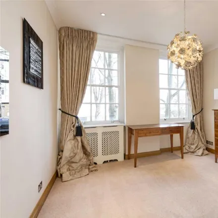 Image 4 - Eyre Court, 3-21 Finchley Road, London, NW8 6DP, United Kingdom - Apartment for rent