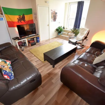 Rent this 8 bed apartment on Buckingham Avenue in Leeds, LS6 1DQ