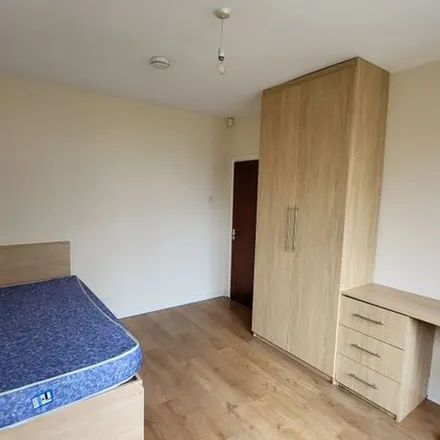 Rent this 5 bed duplex on Lees Hall Crescent in Manchester, M14 6YA