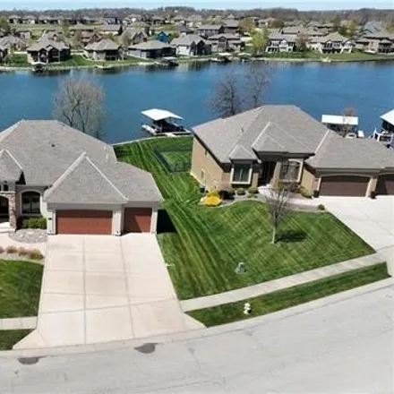 Image 1 - 1204 Lakecrest Circle, Raymore, MO 64083, USA - House for sale