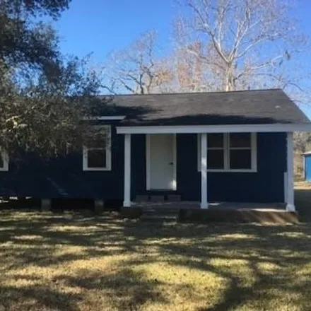 Rent this 3 bed house on 466 CR 691 in Brazoria County, TX 77486