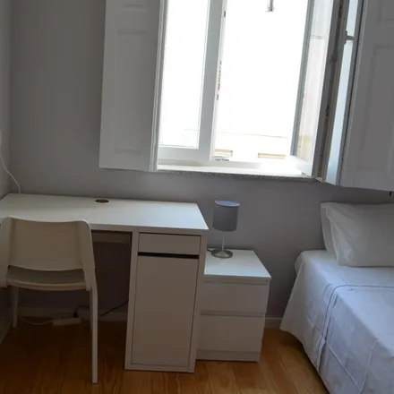 Rent this 6 bed room on Rua Pedro Teixeira in 4200-096 Porto, Portugal