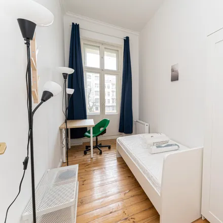 Rent this 6 bed room on Wisbyer Straße 71 in 10439 Berlin, Germany